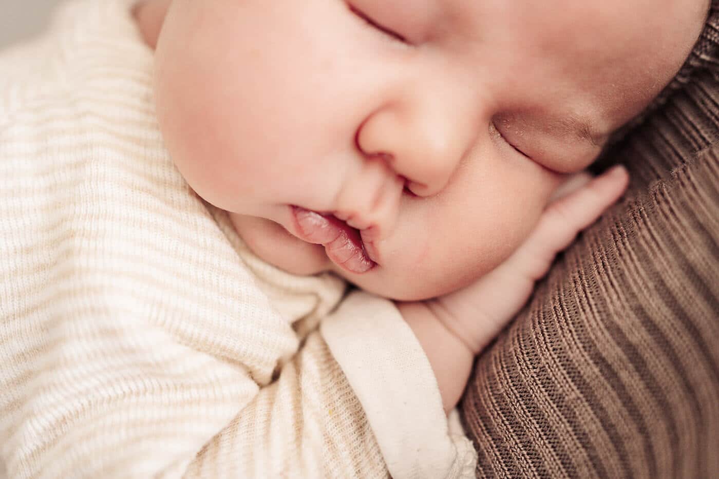 Waar-let-je-op-bij-het-kiezen-van-een-newborn-fotograaf