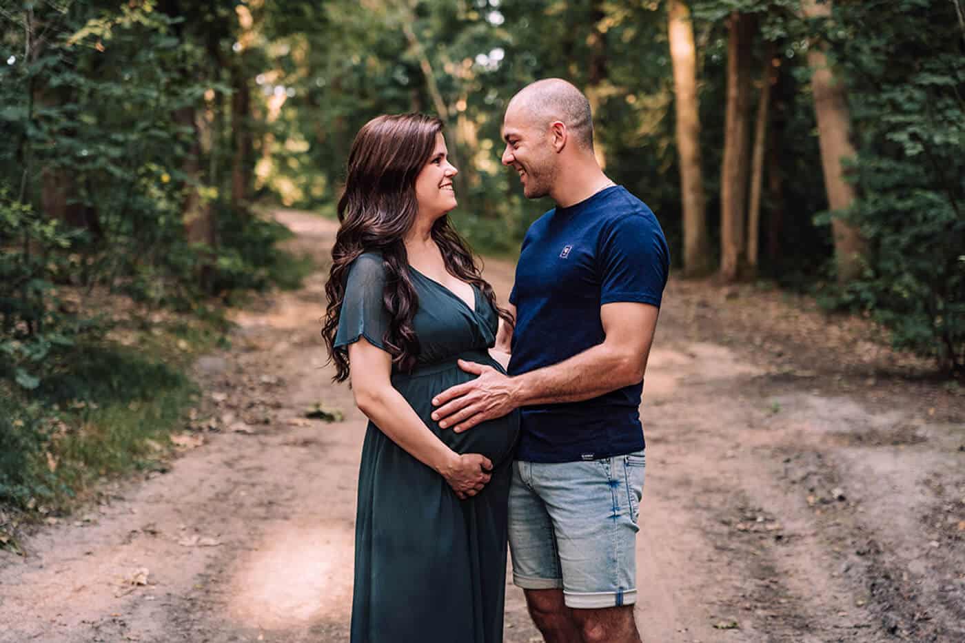 zwangerschapsshoot in het Leudal door een zwangerschapsfotograaf uit limburg