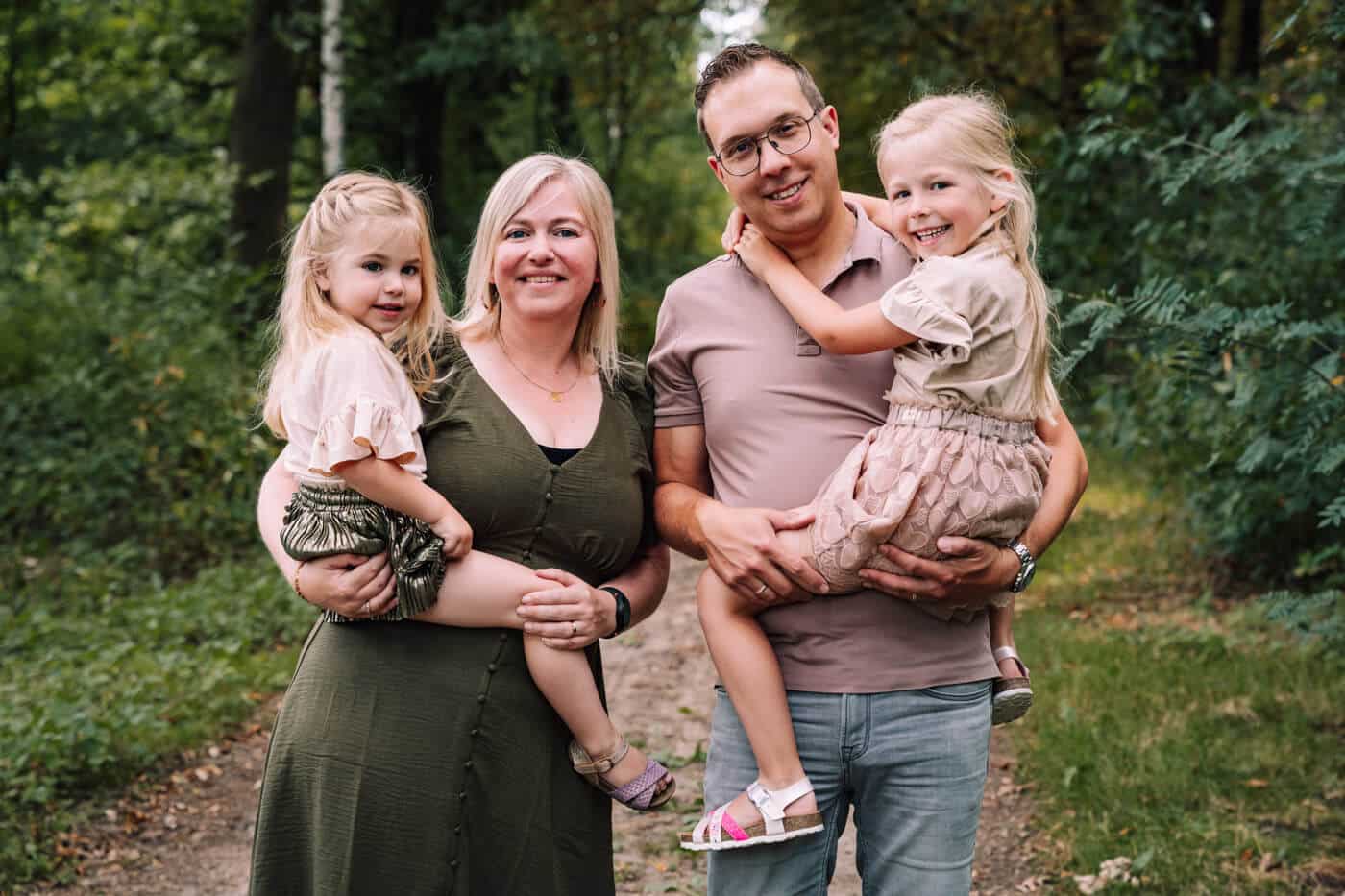 gezinsshoot in limburg in de bossen van heythuysen