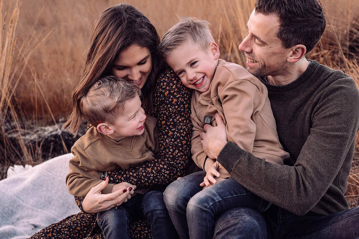 gezinsshoot limburg - fotograaf limburg en brabant - suzan cillekens fotografie