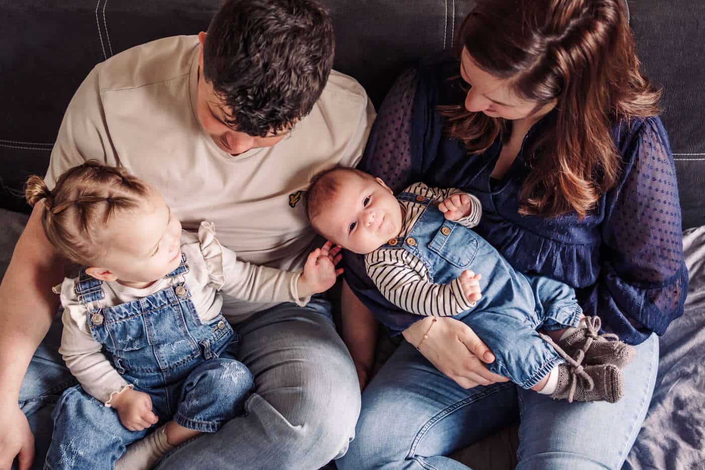 newbornfotograaf limburg en brabant komt aan huis voor de fotoshoot