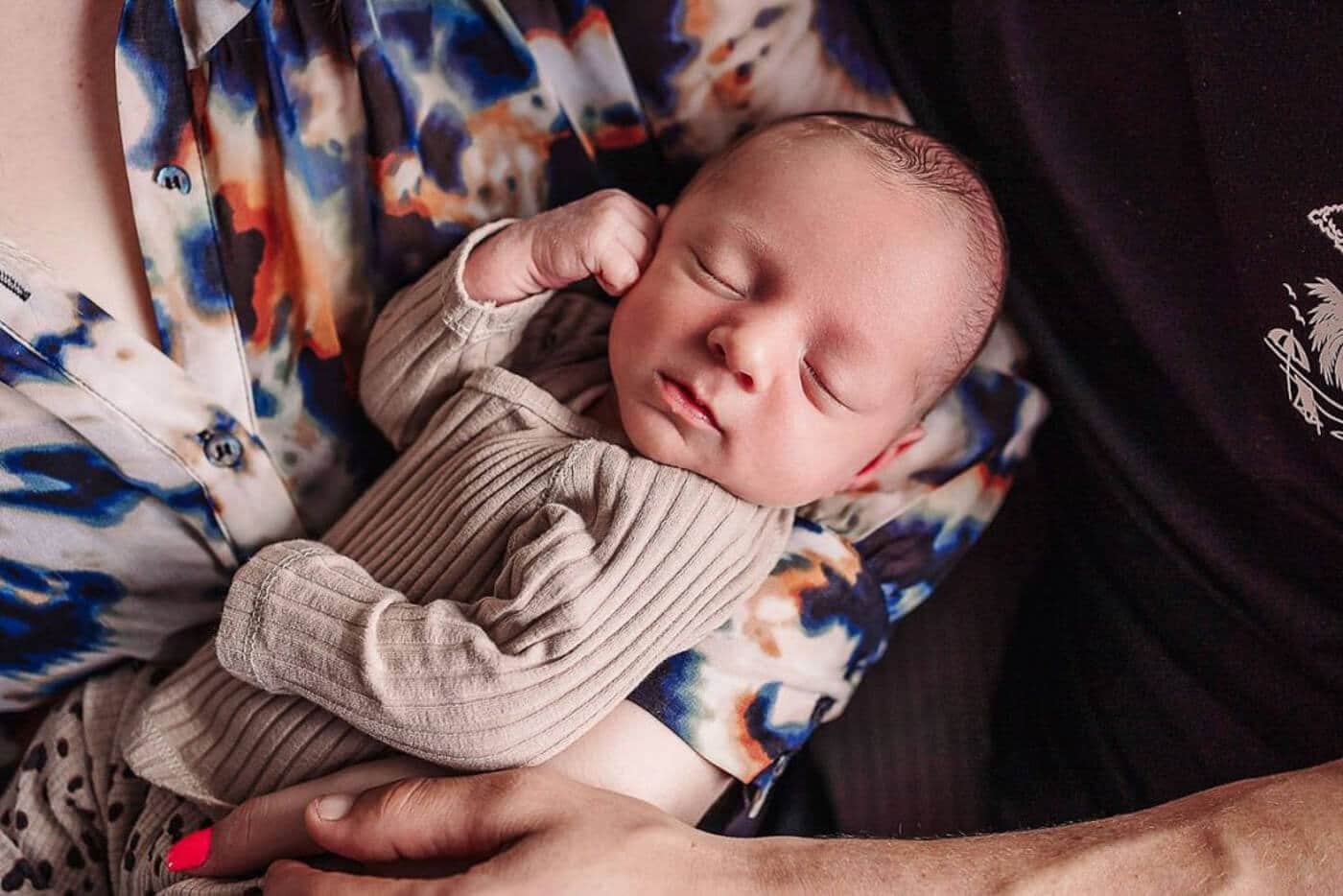 pasgeboren baby fotoshoot limburg - baby-herinneringen-vastleggen